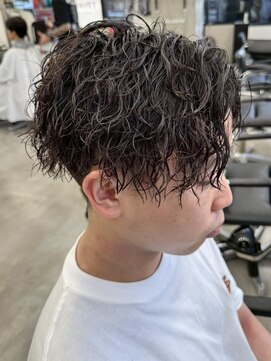 ウェイビーエフティフィフス 横浜西口(WAVEY ft.fifth) 横浜メンズパーマ波巻きツイストスパイラルニュアンスサーフ40代
