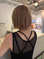 ルーム(Loom.)&nbsp;ケアブリーチ ハイトーンボブ 切りっぱなしボブ レイヤーボブ
