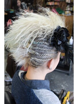 オーバーキャプテンネイキッド(OVER CAPTAIN NAKED) 成人式個性派ヘアセット