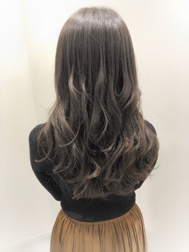 ルーシー(Lucy) たっぷりレイヤー+エアタッチハイライトアッシュ 【黒岩】