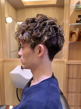 ヒロギンザプレミアムバーバースパ パレスホテル店(HIRO GINZA) ツーブロック×スパイラルパーマ