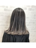 アヴァンス 京橋店(AVANCE)&nbsp;筋感のあるハイライトグラデーション/シルバーグレー@京橋