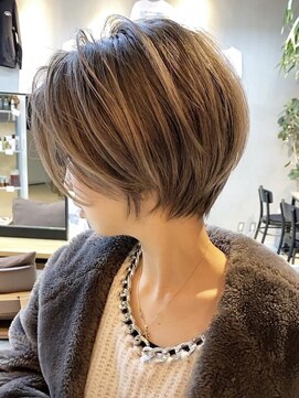 ミィ 浦和(mee) 【mee.】バレイヤージュ　束感　前下がりショート ボブ