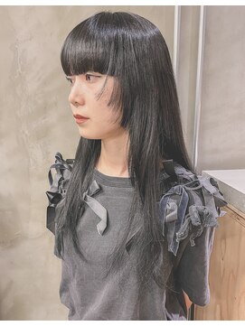 ニイ(nii.) ワイドバング×黒髪ロングヘア