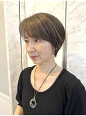 大人ショート×白髪ぼかしハイライト