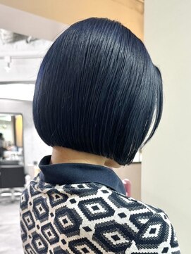 ラフ 立川(Laff) 前下がりボブ切りっぱなしボブショートボブブルーシルバーカラー