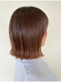 外ハネ肩上ボブ