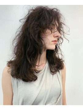 ナヌーク ダイカンヤマ(nanuk daikanyama) ロングパーマ・スパイラルパーマ・くせ毛風パーマ