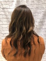 ミーティア バイ クアトロ(Meteor By QUATRO)&nbsp;ラフなヌケ感で大人の女性を印象づけて