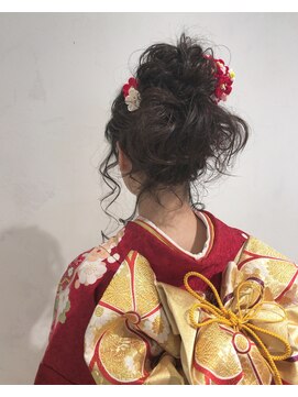 ヴァンクシー バイ ルナ(VANKCY by Luna) ラフ後れ毛お団子アレンジ 結婚式 二次会 卒業式 袴 振袖 登戸