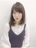 小顔ミディアムワンカールグレージュ
