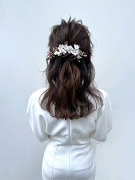 アイユー(ii+U) ハーフアップアレンジ　結婚式　ゆる巻き　巻きおろし
