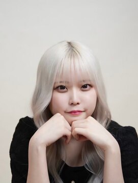 アエラバイトゥルークリエイション(AERA by True Creation) ホワイトブロンド