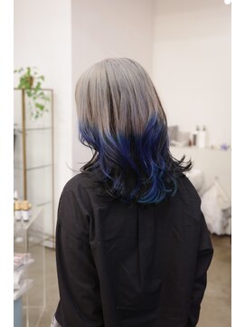 グレーベージュ×ブルー