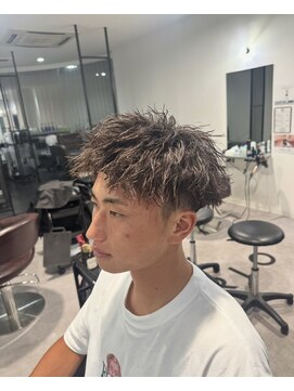 カルロイースタイル(CARLO e-style) ツイストスパイラルパーマフェード刈り上げアップバング