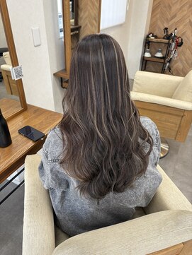 リングバイモアムー(Ring by Moremuu) ハイライトカラー　ケアブリーチ　ベース暗め