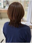 チラ見えする暗髪が魅力のブリーチなしデザインスタイル♪