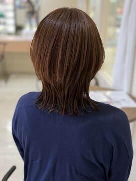 チラ見えする暗髪が魅力のブリーチなしデザインスタイル♪