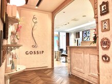 入口にはシンボルのＧＯＳＳＩＰマークが。