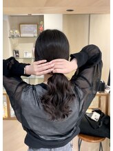 パーマなら、しばっても可愛い♪簡単なアレンジも凝ってるようにみえます。