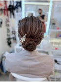 結婚式 二次会 お呼ばれ アップスタイル シニヨン 華やかアクセ