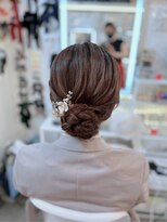 結婚式 二次会 お呼ばれ アップスタイル シニヨン 華やかアクセ
