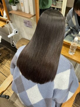 ヨンセンチメートルヒロサカ(4cm HIROSAKA) 髪質育成ストレート