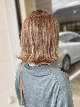 ファム 札幌大通(fam) 冬限定◎透明感外はねボブ×白髪ぼかしハイライト