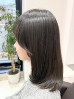 アンベリールフルー(EMBELLIR fleur)&nbsp;顔周りレイヤードミディアムボブ