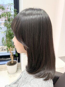 顔周りレイヤードミディアムボブ