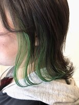 ラボトツカ(LABO totsuka) グリーンのイヤリングカラースタイル