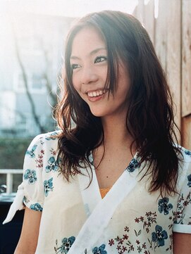 タバサ(tabasa) 落ち着いた雰囲気のナチュラルウェーブ