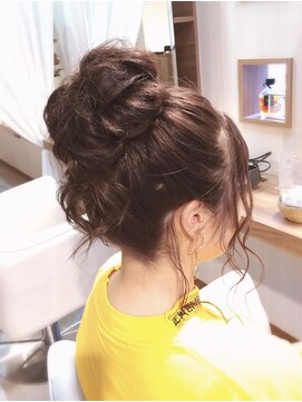 ララルーモ スタジオ(LaLarOomo STUDIO) 【JR新宿東口3分西武新宿駅直結】ゆるめ大きめお団子