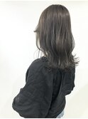 オリーブグレージュ×ミディアムヘア
