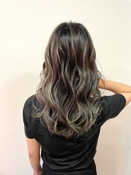 ヘアハウス ルアナ(Hair House Luana by NYNY) ホワイトグレーハイライト☆