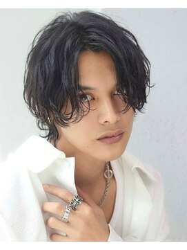 ゴールドシブヤ(GOALD SHIBUYA) センターパートウルフ緩めツイストスパイラルパーマ