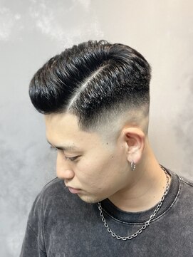 ワールドシップモトマチ(WORLD SHIP MOTOMACHI) 七三分け　barberスタイル　サイドパート