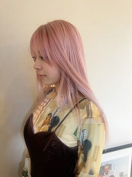 ホテリー(Hotely) ブリーチありカラー20代セミロング顔まわりレイヤーピンク