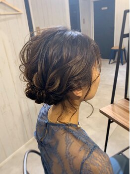 【表参道1分/朝7時OPEN】あなたの魅力を最大限に引き出す似合わせヘアセットで、特別な一日を華やかに♪