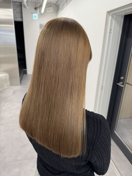 アイトーキョー 名古屋2nd(AI TOKYO) ナチュラルベージュでつくる大人のツヤ髪