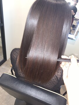 アールサロン アオヤマ(Rr SALON AOYAMA) プラチナミネコラストレート