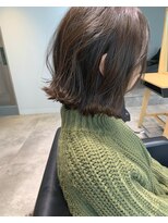 キチ(kichi.)&nbsp;[kichi.] 切りっぱなしボブ×オリーブベージュ