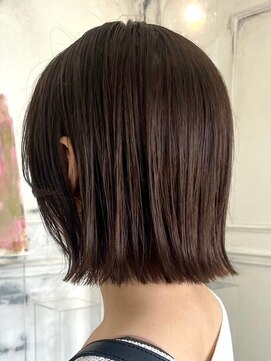 カムジーヘッドカミノウラ(COMEGHEAD KAMINOURA) 切りっぱなしボブ透明感ショコラベージュ丸みショート韓国20代