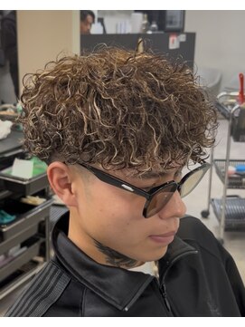 イーラ アメ村店(era) バロックパーマ　ツイストスパイラル眉カットメンズパーマ