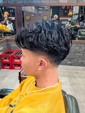 フォーコーナーズカットショップスリーセント 栄(FourCornersCutShop 3/cent) 【テーパーフェード×ラフカール】