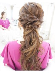 カジュアルローポニーテール　ヘアセット