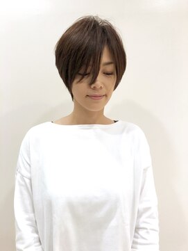 ヘアー ドレッサー パワードール(Hair Dresser) タイトなえり足で魅せるハンサムショート