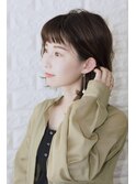 ゆるめの毛流れが抜け感たっぷりな切りっぱなしボブ。