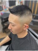 30代40代メンズ刈り上げフェードスタイルかき上げ短髪ワイルド