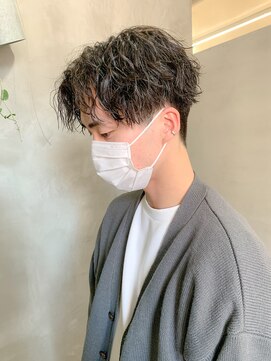テトヘアー(teto hair) センターパート、メンズカット、ツイストスパイラルパーマ